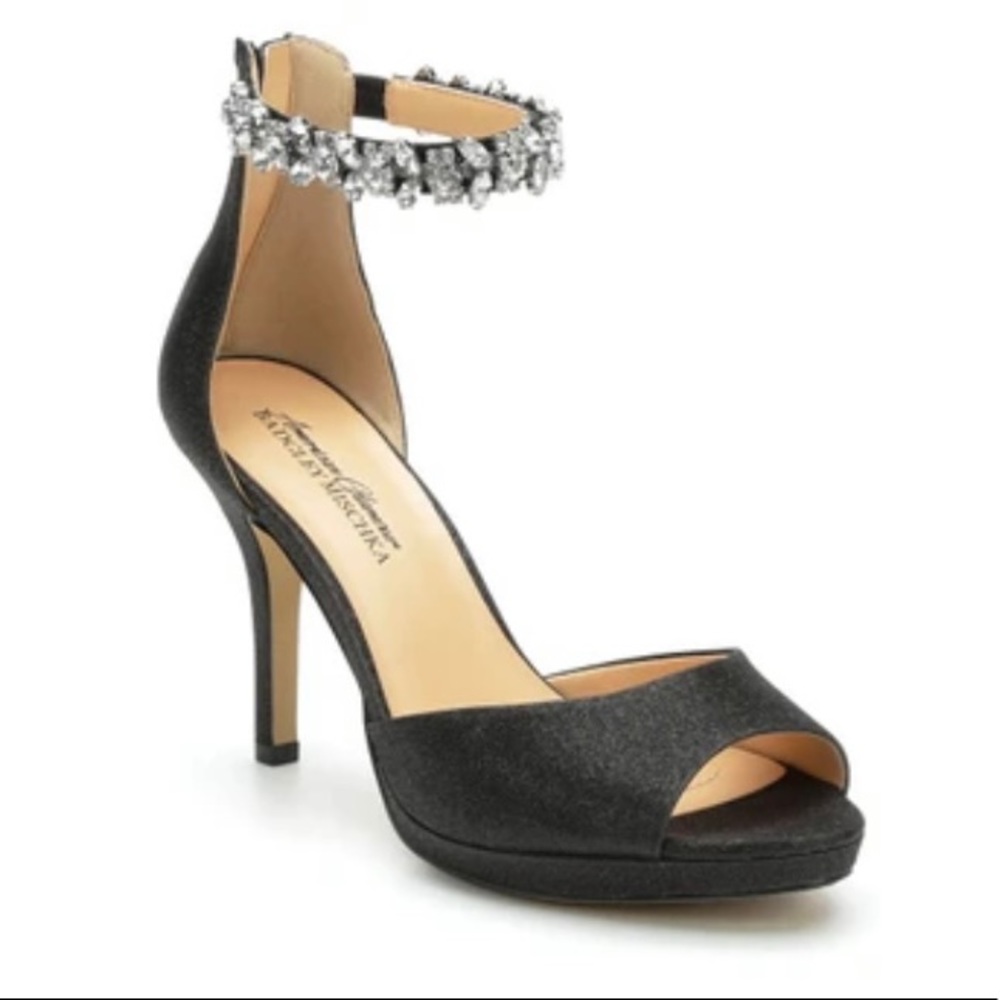 WOMEN'S AMERICAN GLAMOUR SHOES- SIZE 7